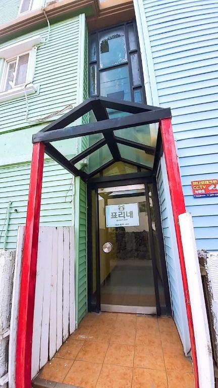 JEJU [제주 표선 성산] 표리네  1인실 표선해변 도보 가능, 개별욕실,객실랜덤배정 image