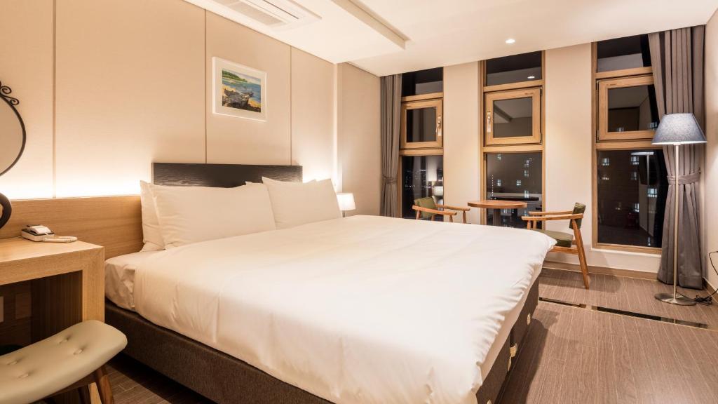 The first stay hotel(old, Luce bridge hotel) (Korea Quality) image