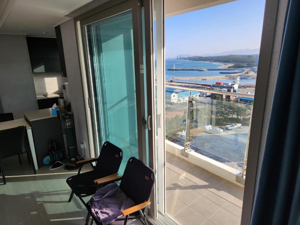 Gangneung Hotel - Goodstay Gangneung half ocean view suite SaCheon accommodation view