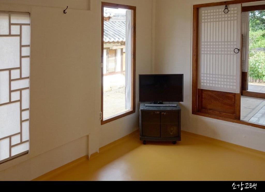 Bonghwa Hotel - Bonghwa Sogang Hanok Gotek Pension accommodation view
