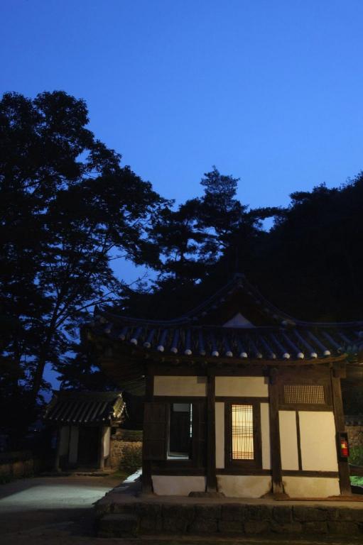 Andong Hotel - Okyeon Jeongsa accommodation view