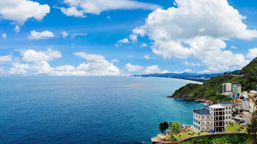 Samcheok Hotel - Samcheok White Romantic Pension accommodation view
