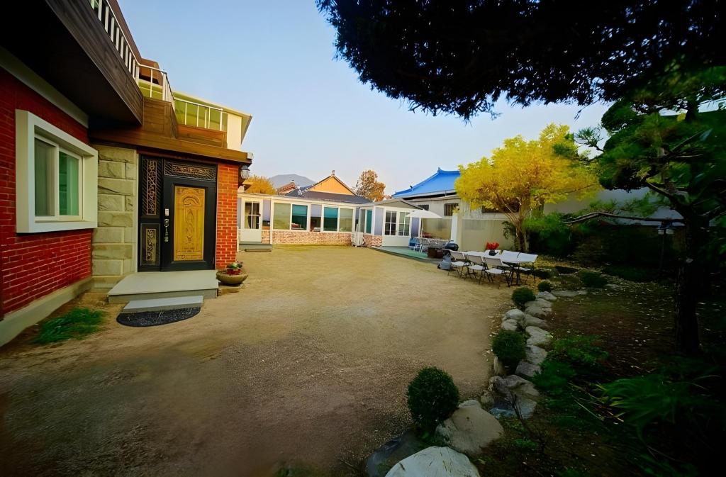 Jeonju Ihwawon Healing Gonggan Guest House image