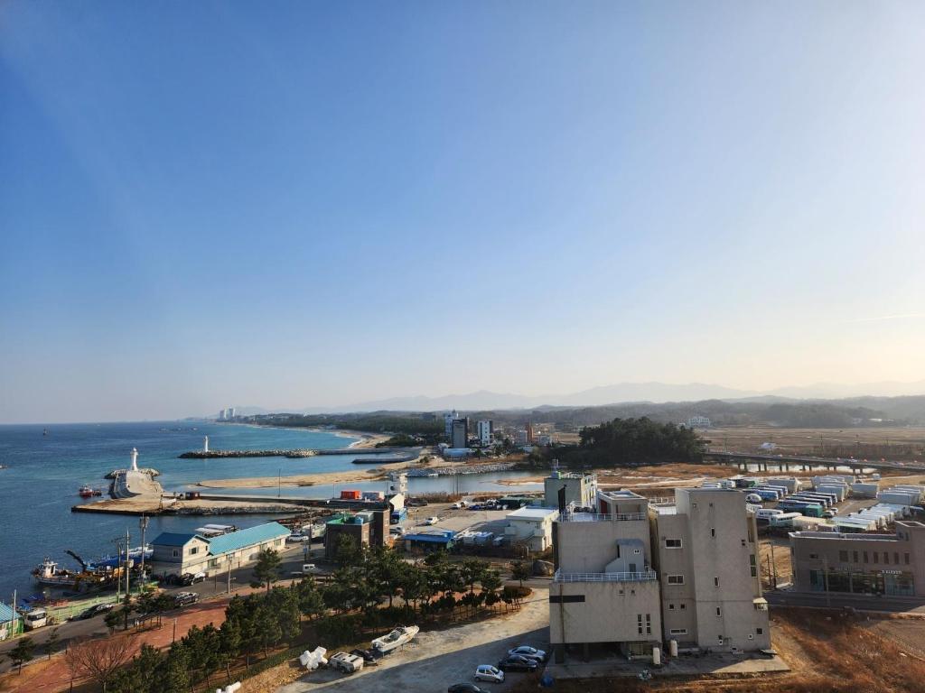 Goodstay Gangneung half ocean view suite SaCheon image