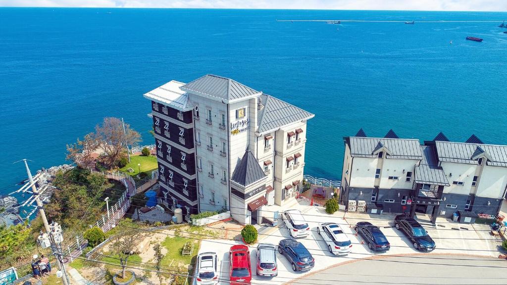 Samcheok White Romantic Pension image