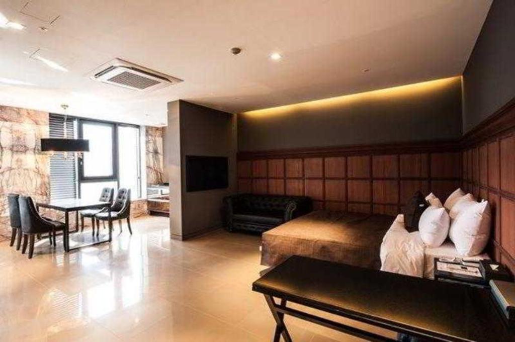 SR hotel Sadang image