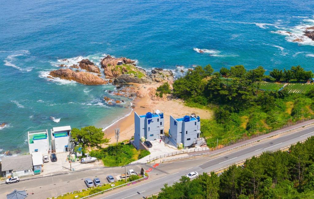 Yeongduk Exit Poolvilla image