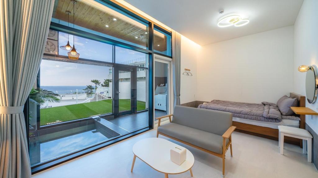 yeosu seuteimeong image