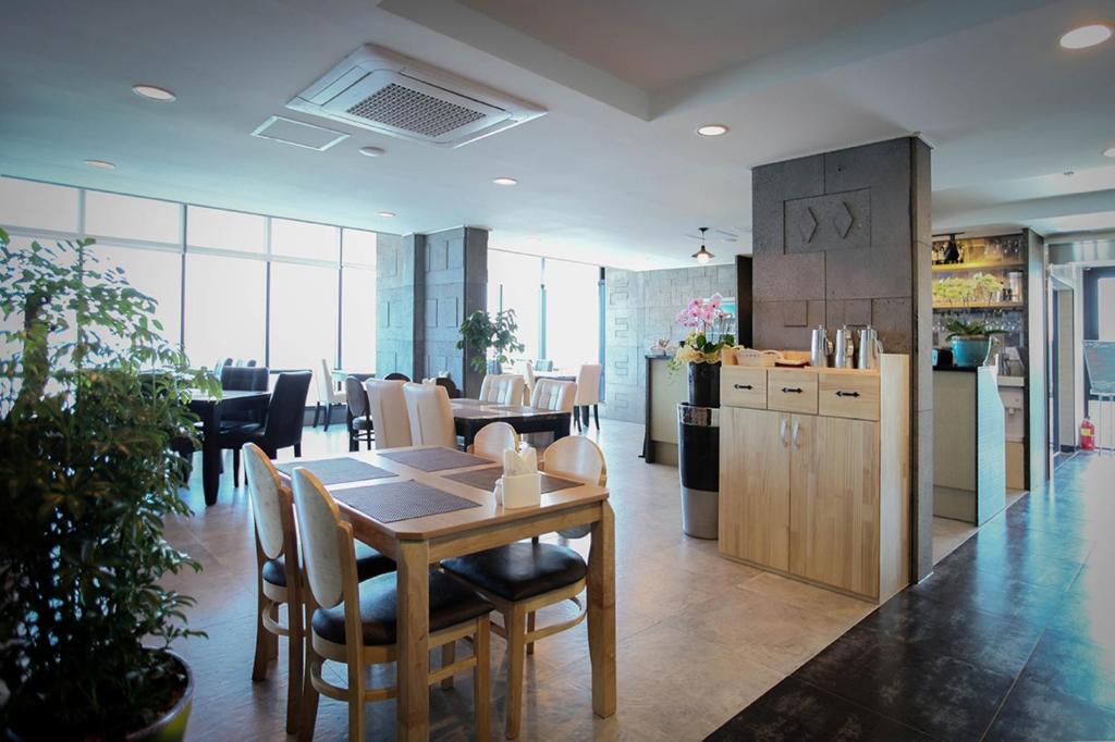 EINS Hotel image