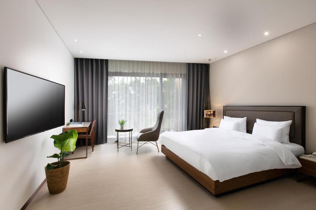 N Bridge Hotel image
