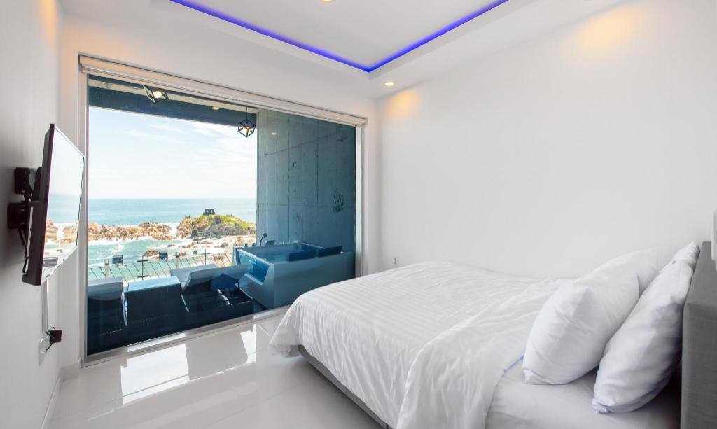Yeongduk Exit Poolvilla image