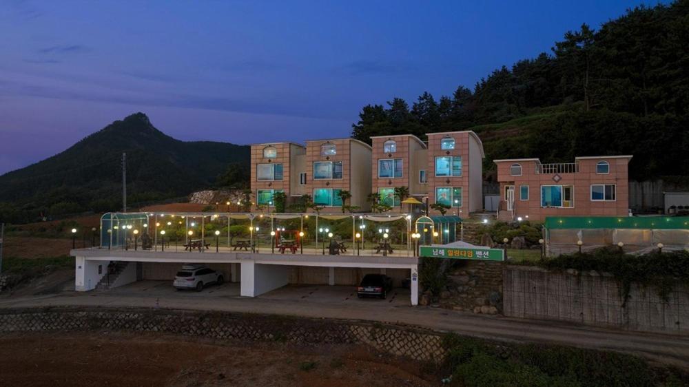 Namhae Hotel - Namhae Healing Time Pension accommodation view