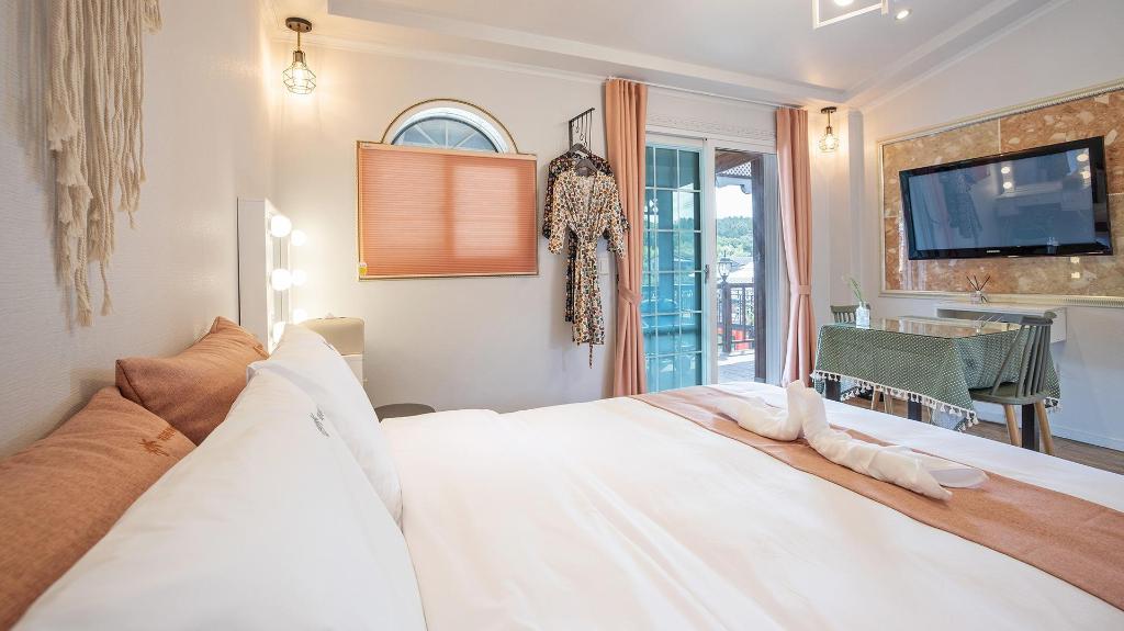 Best Hotels in Gyeongju, South Korea – Gyeongju Papaya Aegyeondongban Pension Review