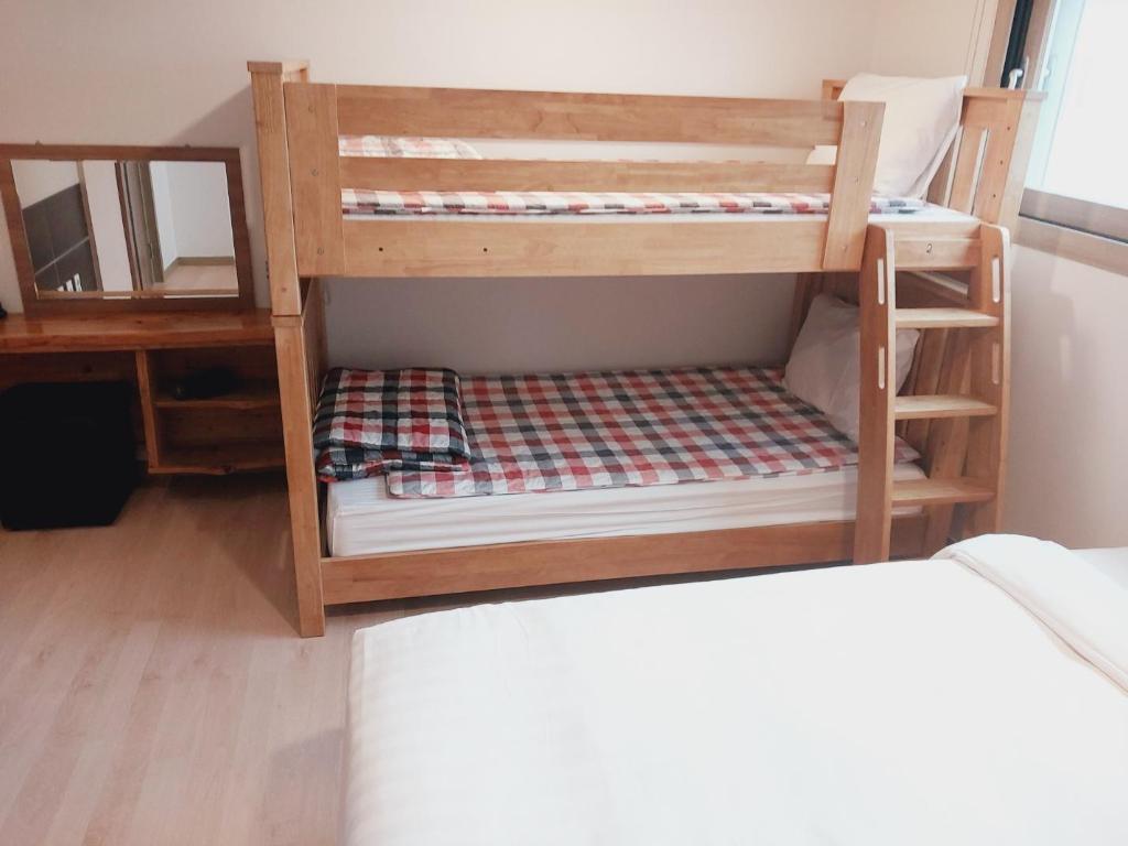 J2 Family Hotel image