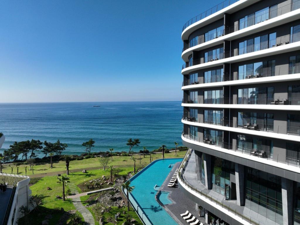 PARNAS HOTEL JEJU image