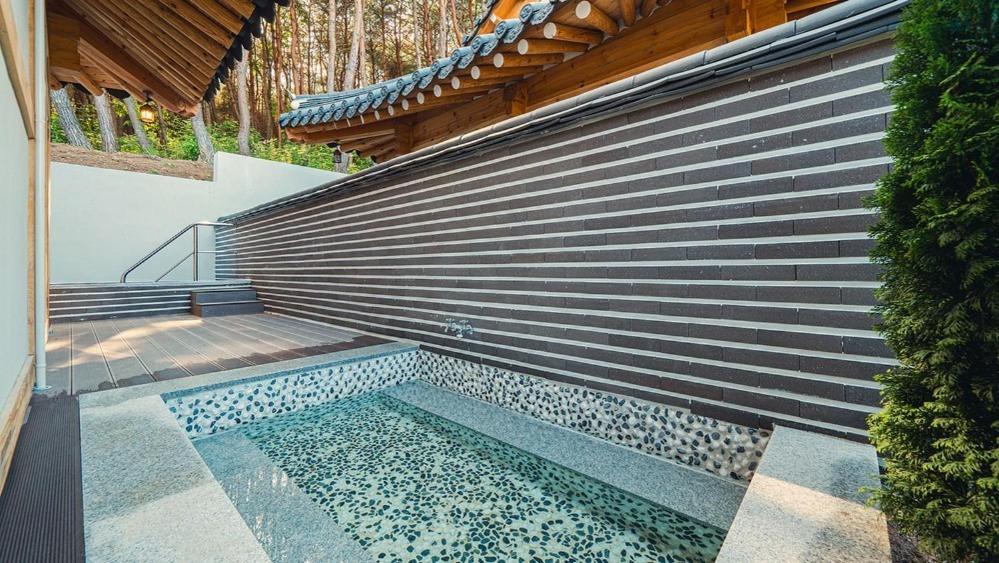 Gyeongju Recreation Area Hanok Pool Villa image