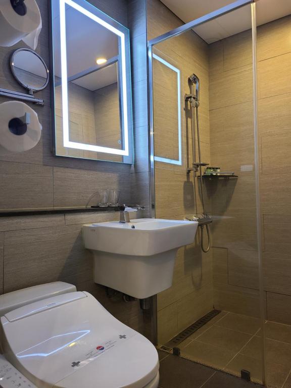 New Donghae Hotel image