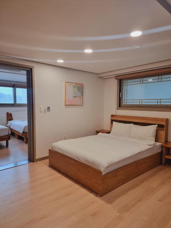 J2 Family Hotel image