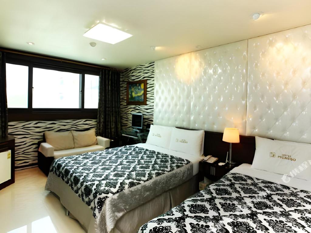 Donghae Hotel - Picasso Hotel accommodation view