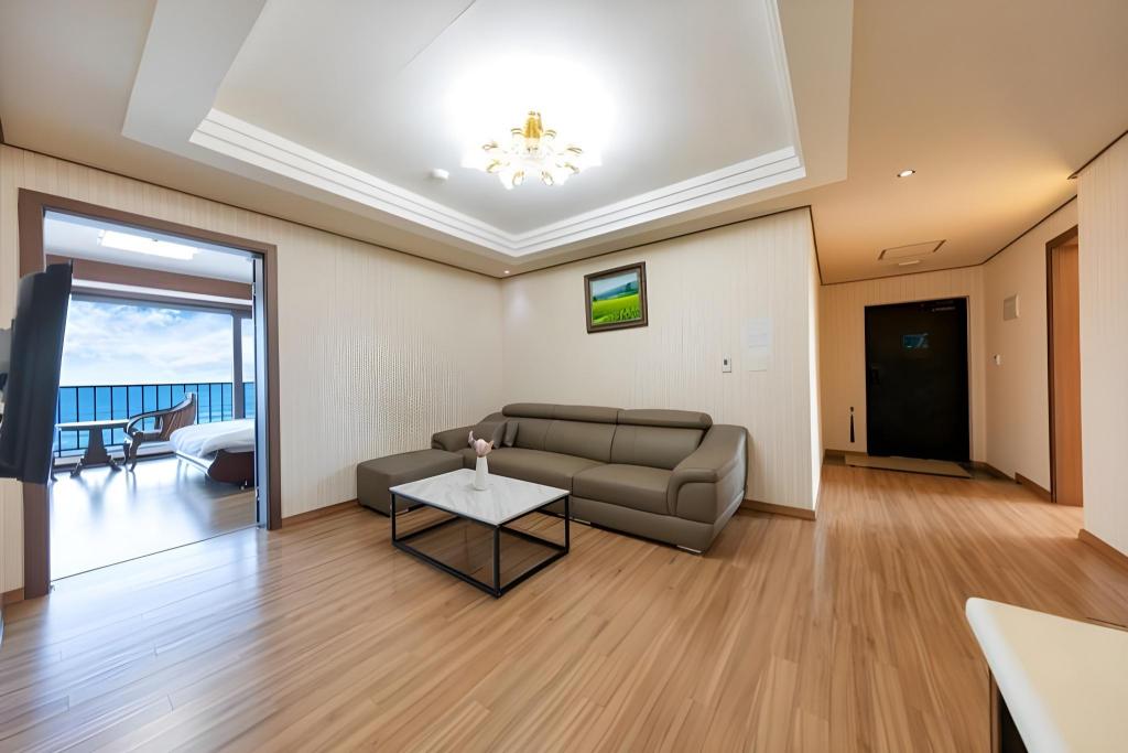 Sokcho Hotel - Sokcho Pension Cruise accommodation view