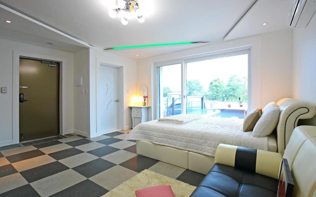 Gyeongju Hotel - Gyeongju The One Pension accommodation view