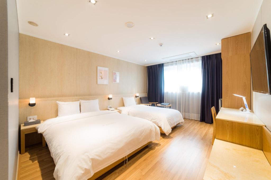 Suwon Hotel - Reborn Suwon Silkroad Hotel accommodation view