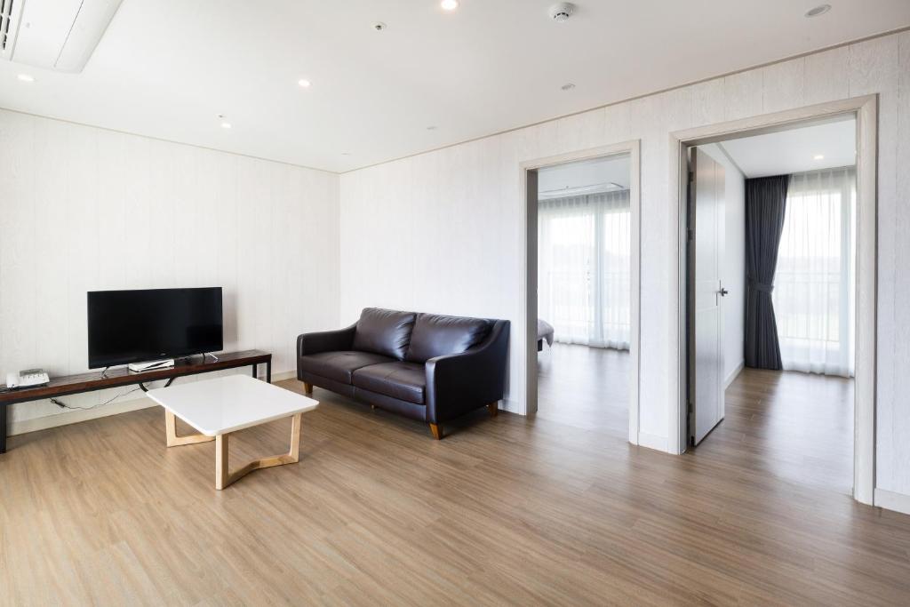 Jeju Hotel - Ocean Square Resort accommodation view