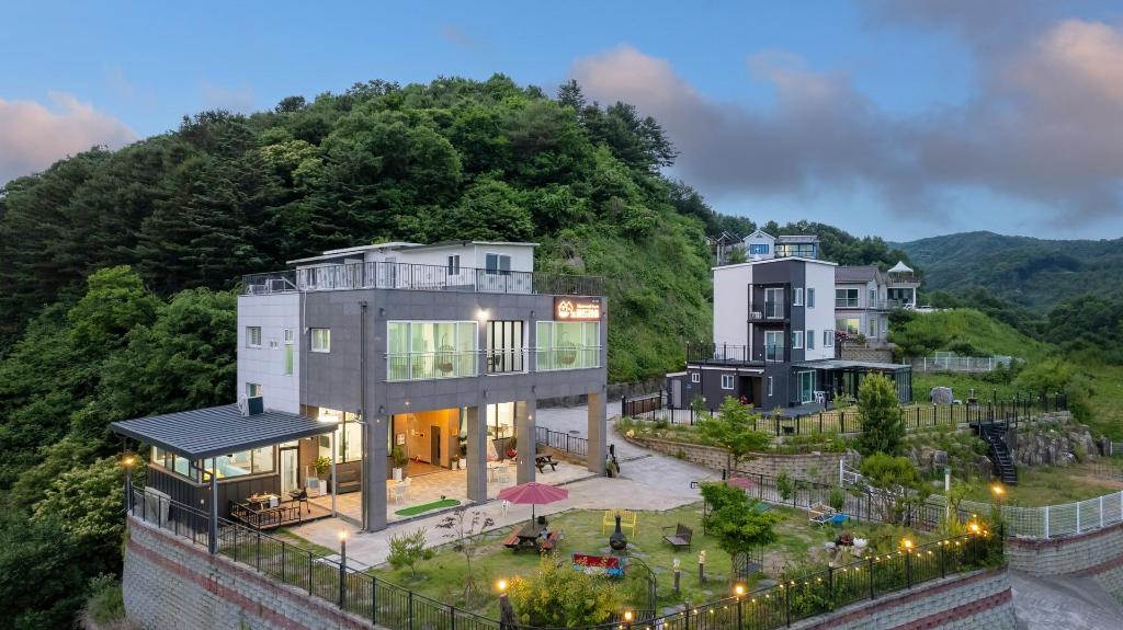 Gapyeong Hotel - Gapyeong nomadrium pollvilla pension accommodation view
