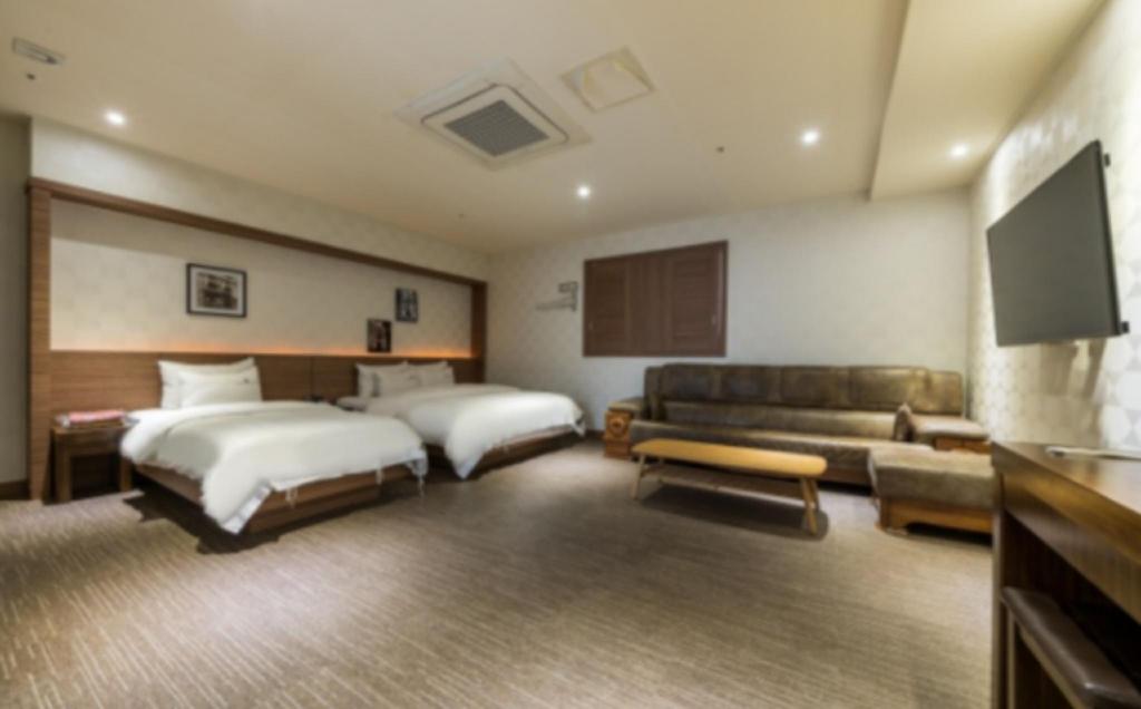 Chungju Hotel - River Hotel accommodation view