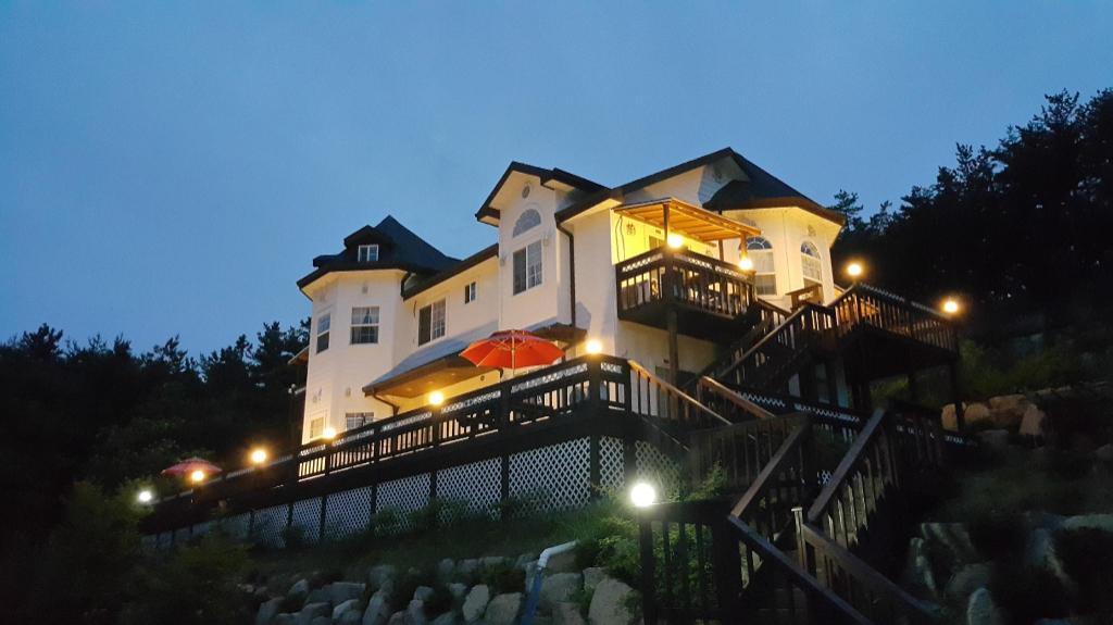 Gyeongju Hotel - Gyeongju Todarun Saesang Pension accommodation view
