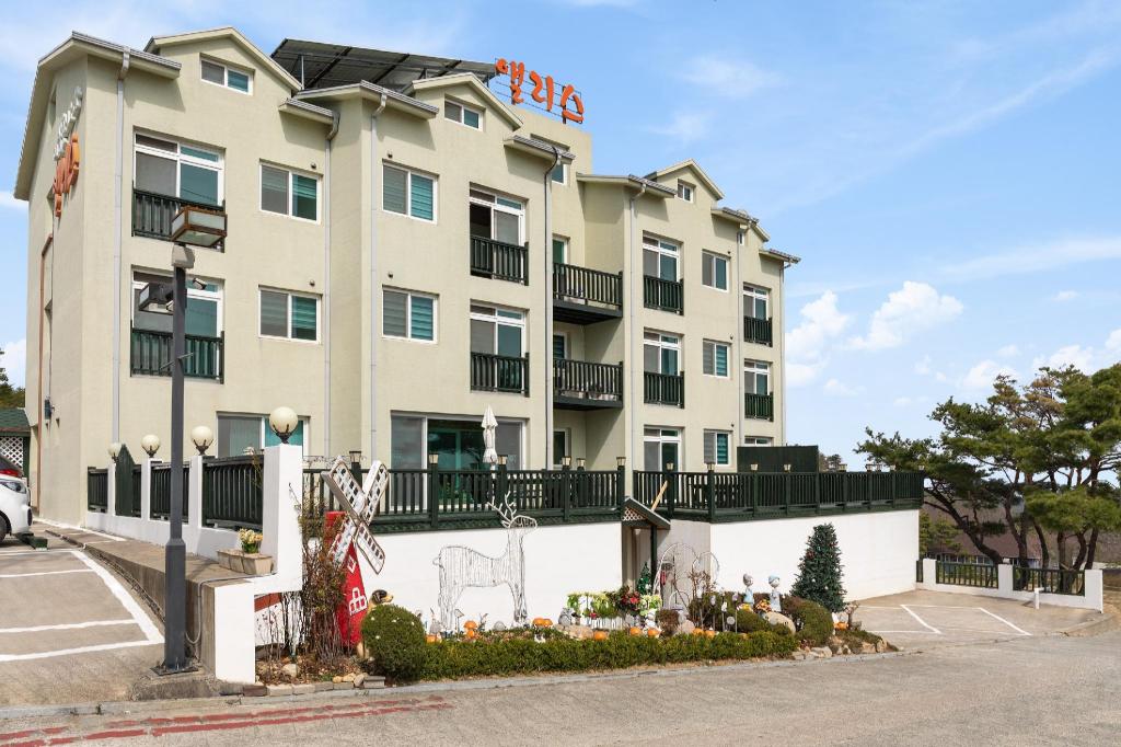Gyeongju Hotel - Gyeongju Alice Pension accommodation view