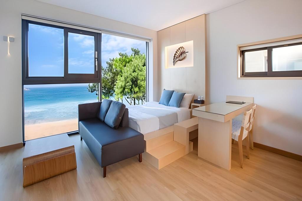 Sokcho Hotel - Gosung La Henne Pull Villa J accommodation view