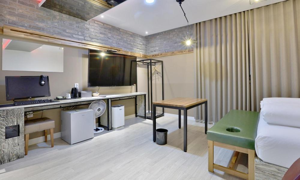 Hotel Yeogieutte Dongdaegu Station image