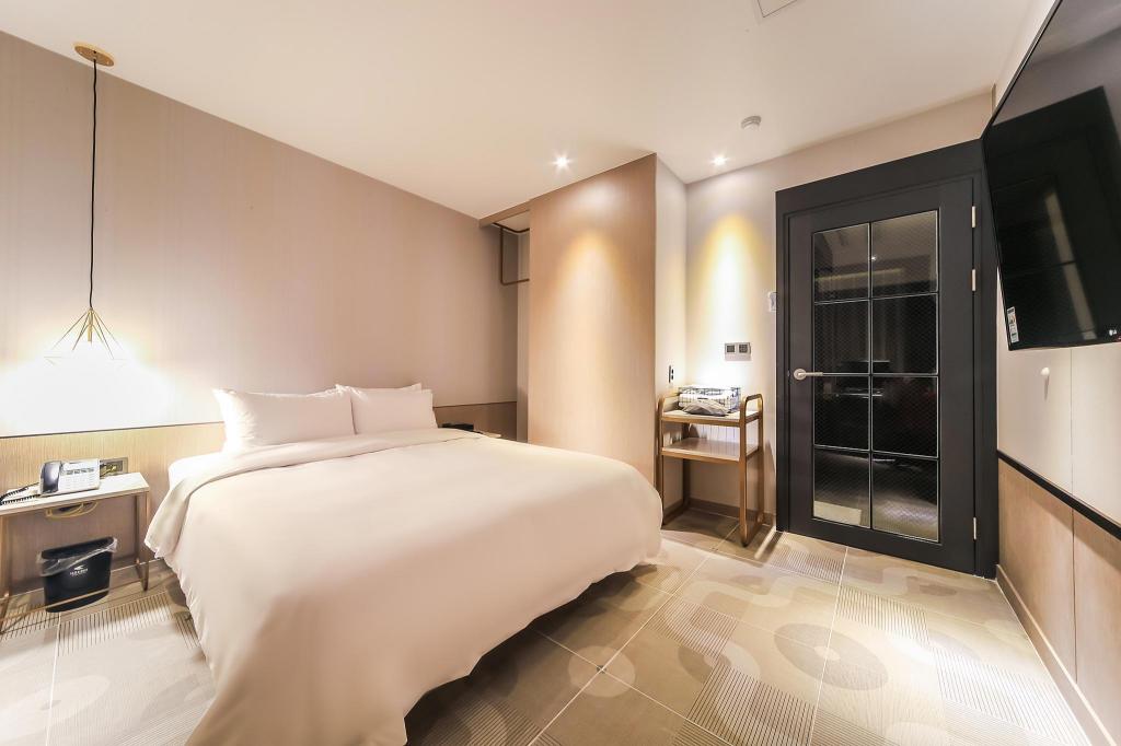 Hound Hotel Seomyeon Beomcheon image