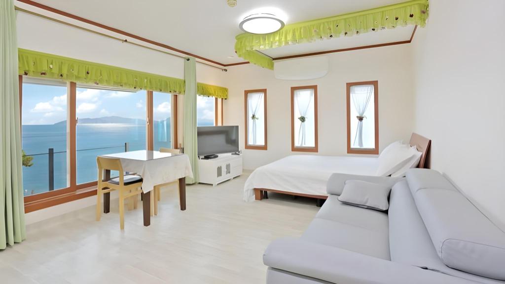 Namhae Eunbit Bada Pension image