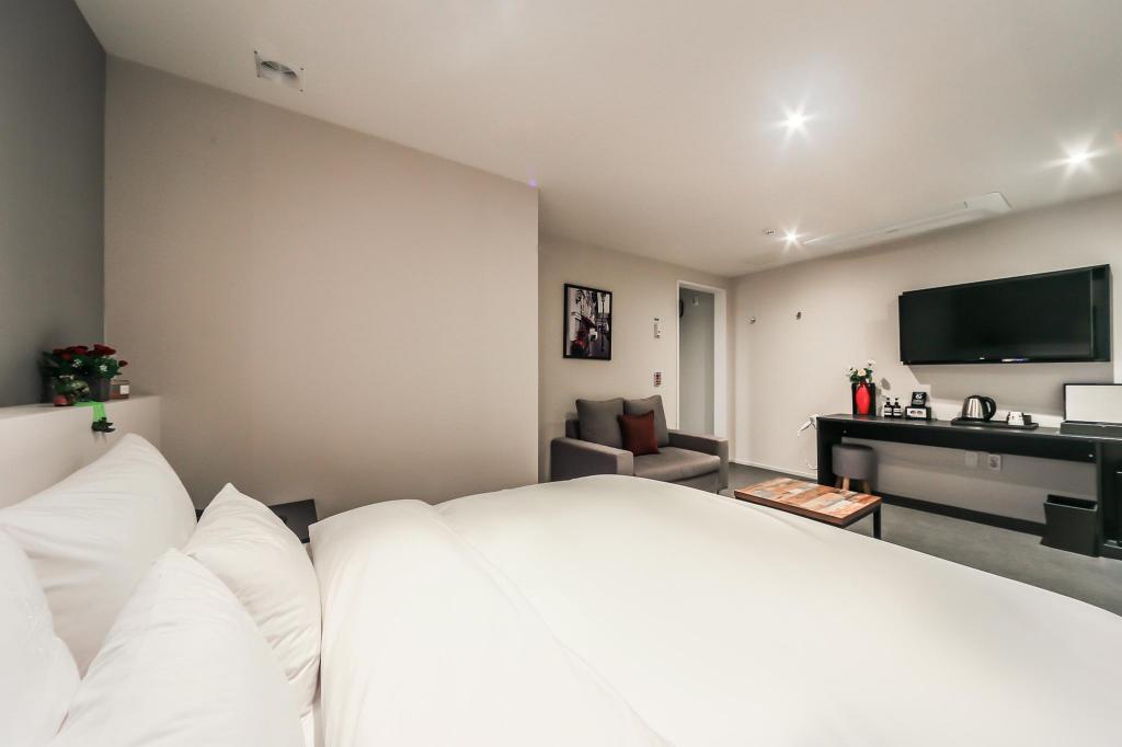 Hotel Maison image