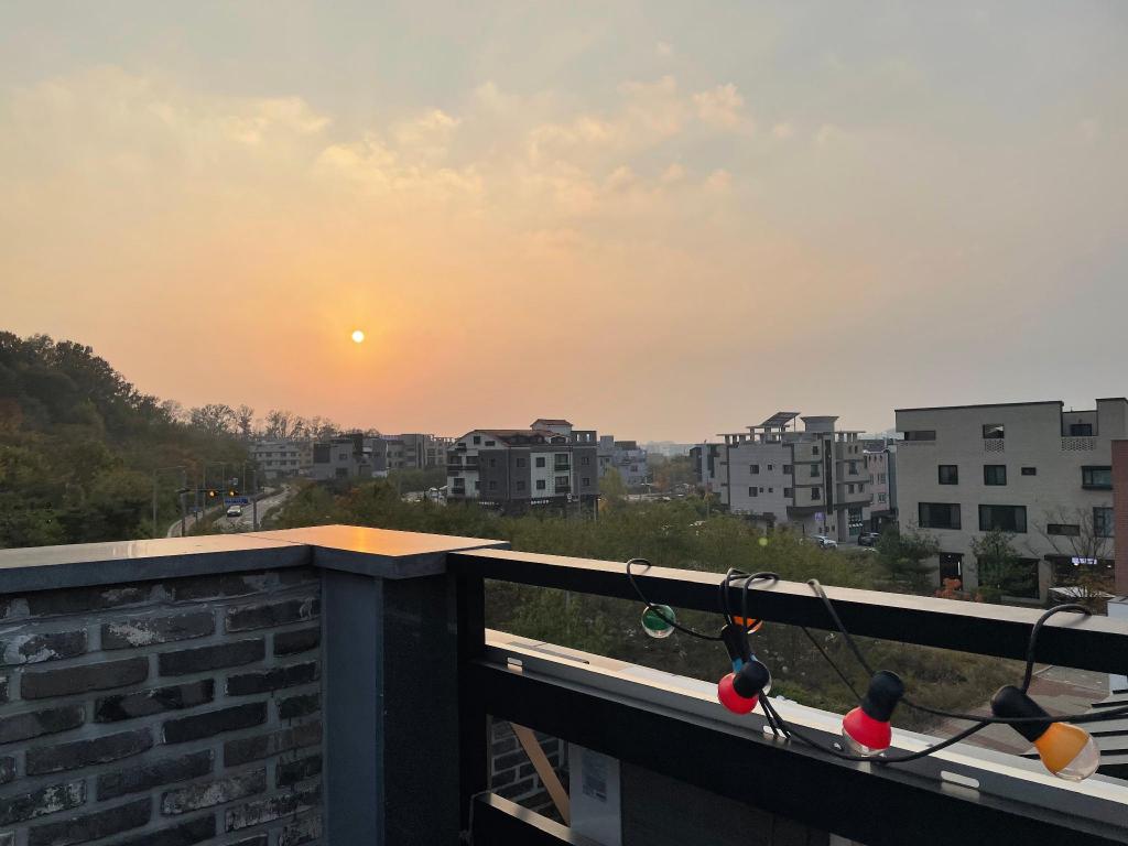 W Premium Guesthouse Incheon airport image