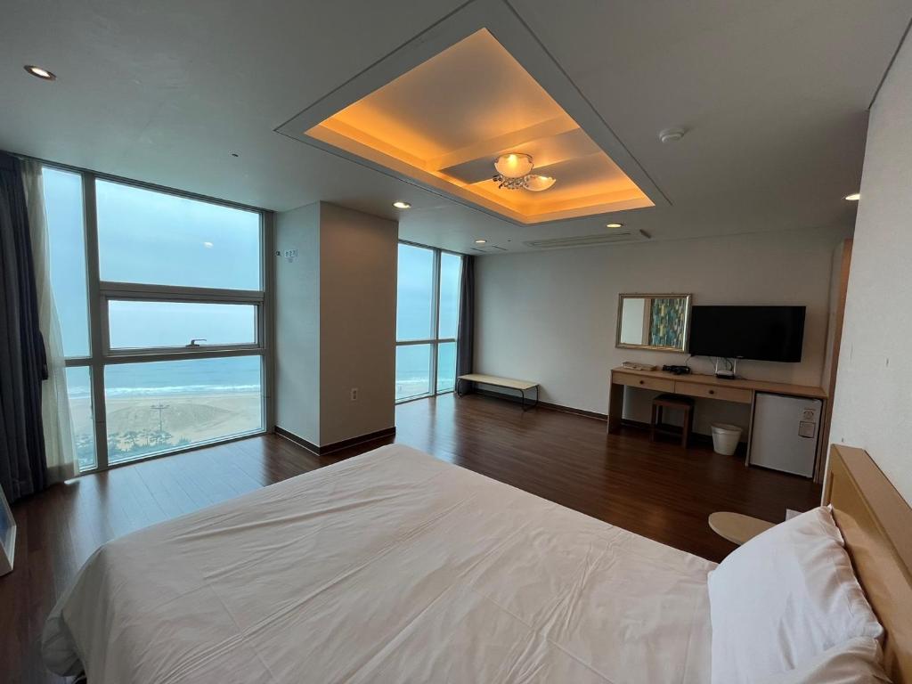 ELYSIA BOUTIQUE HOTEL image