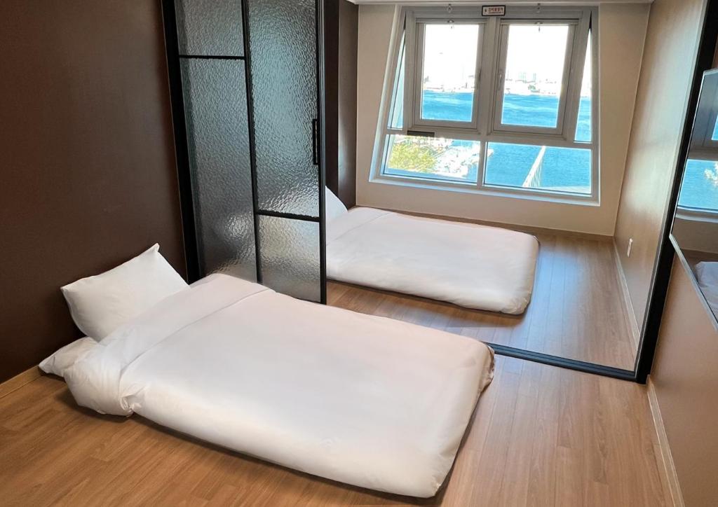 Chungchoho Best Hotel image