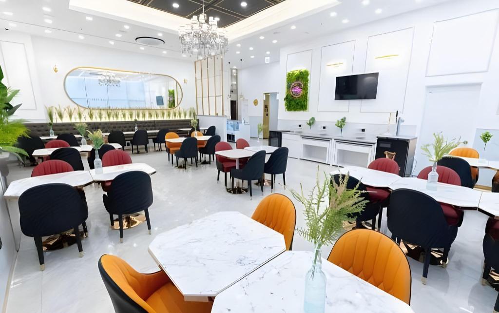 Ashton Hotel image