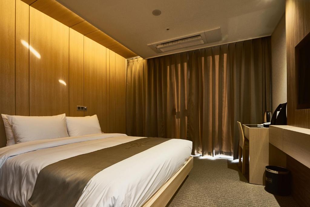 Royal Emporium Incheon Airport image