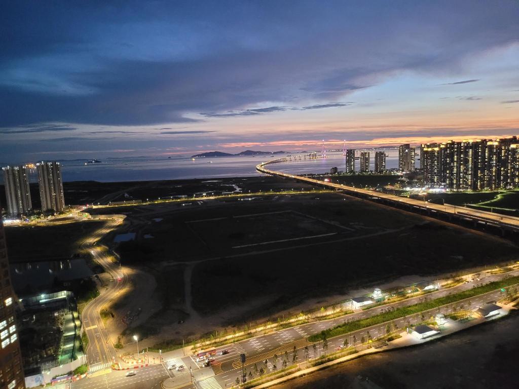 Songdo View/33rd Floor/Sea/Lake/Pool/Full Option image