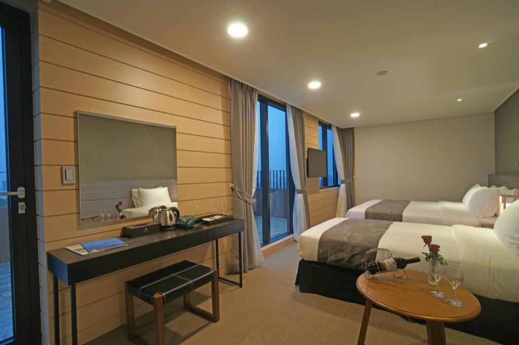 I Jin Hotel image