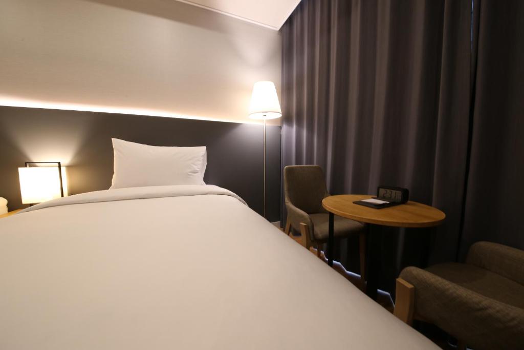The Mains Hotel image
