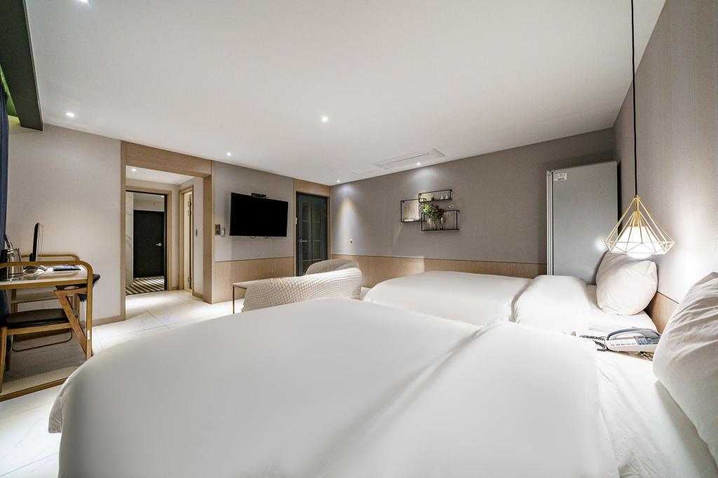 Hound Hotel Seomyeon Beomcheon image
