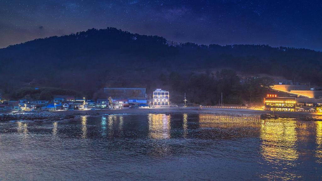 yongdeok marryel poolvilla image