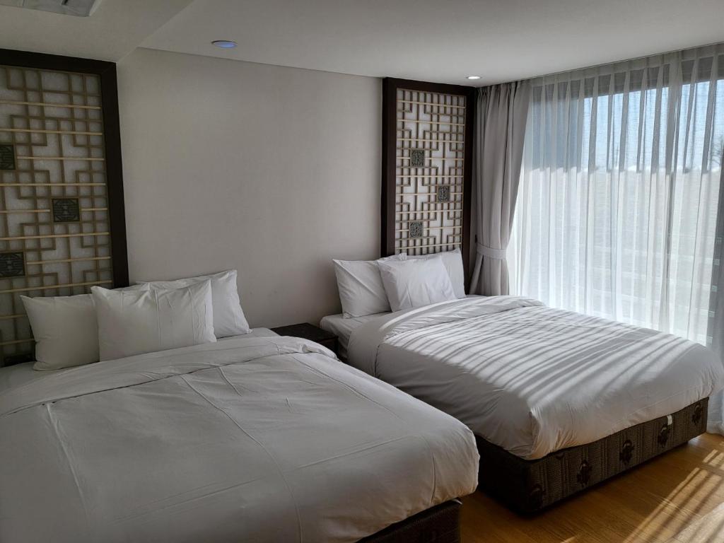 JEJU MAREVO BEACH HOTEL image