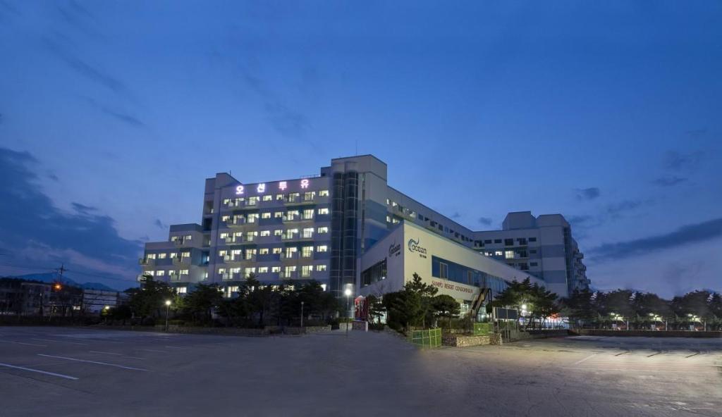 Ocean to You Resort Sokcho Seorak Beach Hotel and Condo image