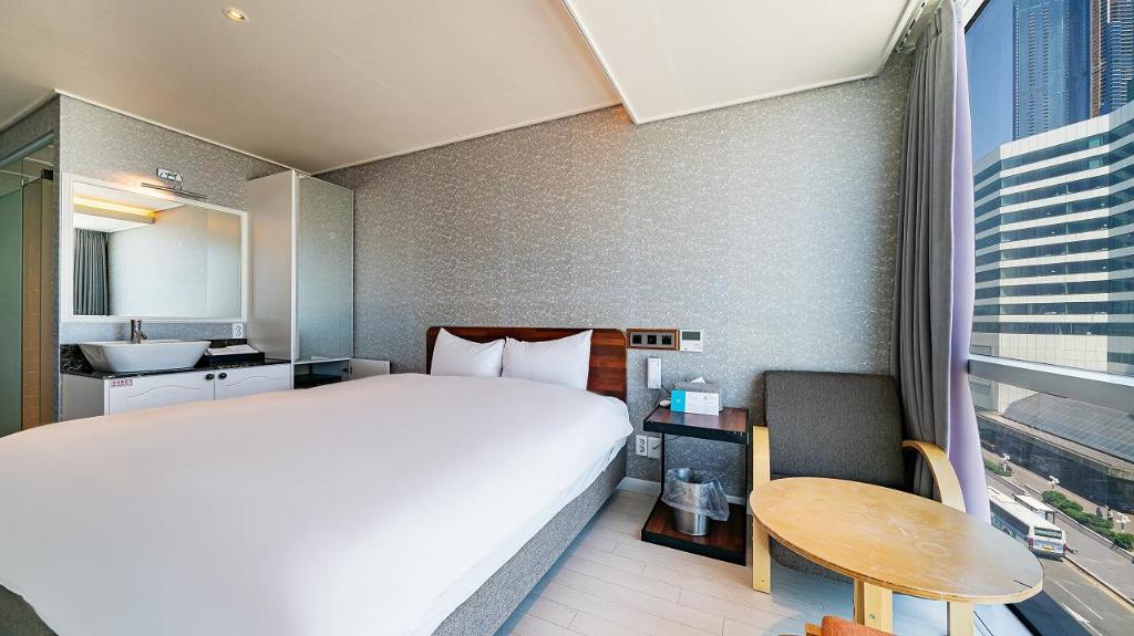 ELYSIA BOUTIQUE HOTEL image