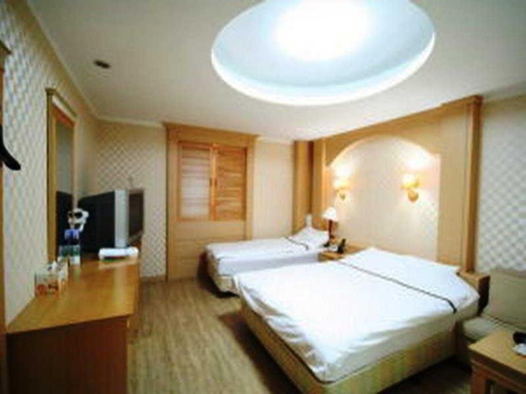 Reborn Suwon Silkroad Hotel image